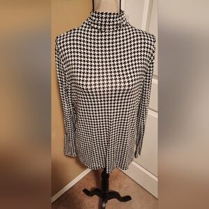 NWT Ricki's Black and White Houndstooth Print Stretchy Mock Neck Top